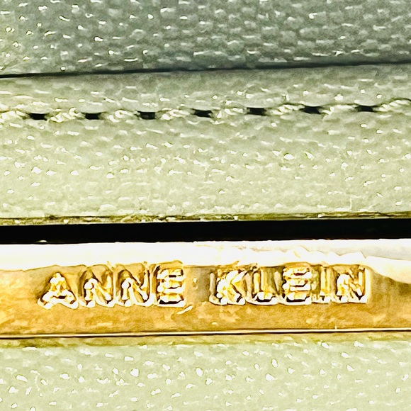 Anne Klein green wallet - Picture 3 of 6